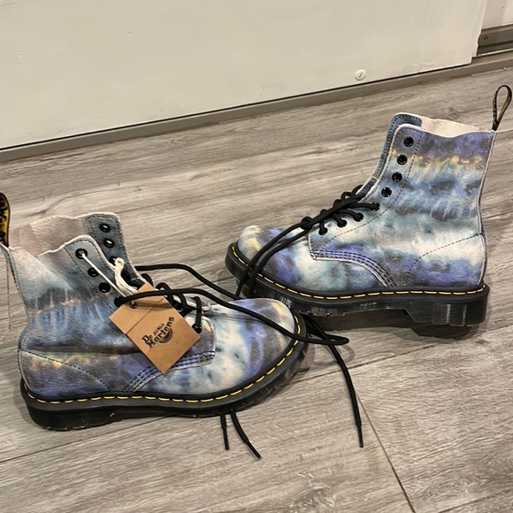 Dr. Martens Shoes - !!New Arrival!! Dr. Martens women's boots brand new with no box